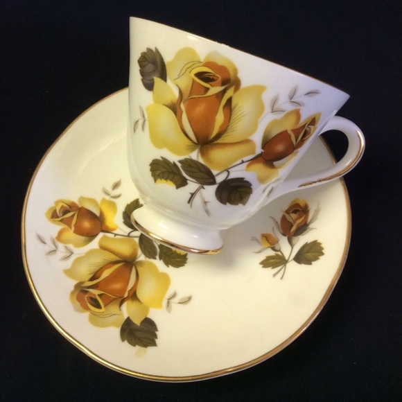 Royal Tara Ireland Bone China Yellow rose Fotted Cup & Saucer - Picture 3 of 11